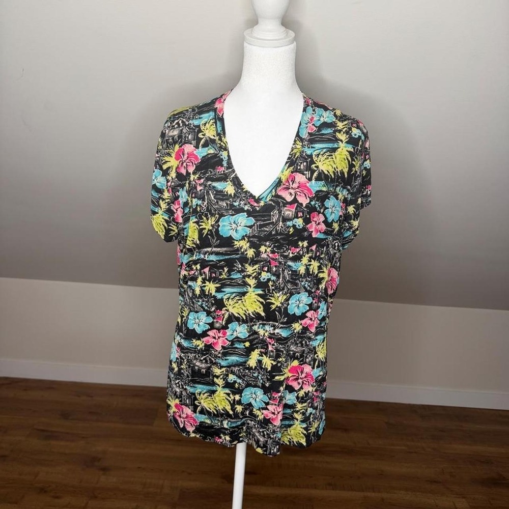 Chico's Travelers Tropical Hawaiian Floral V-Neck Stretch Travel Tee Soft